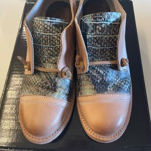 Tan and turquoise freebird Mabel’s. Sold out online. Worn 1x.